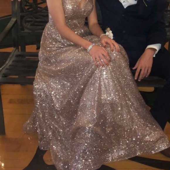 Cinderella Divine prom dress—Size 4 - Picture 6 of 9